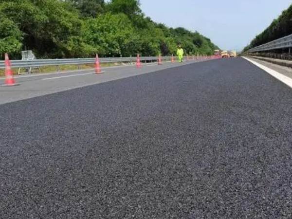 Fine anti-slip surface treatment technology for layer paving construction technology_2
